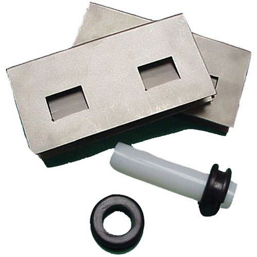 Connector and run-off kit for spill deck