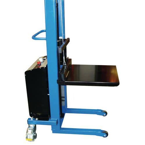 Adaptable platform on manual pallet stacker forks