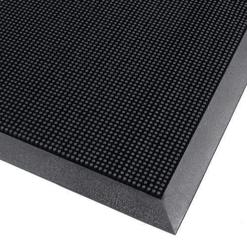 Rubber outdoor entrance mat with flexible studs - Notrax