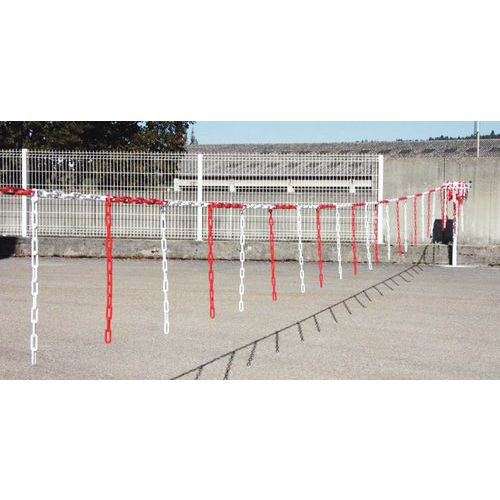 Chain barrier