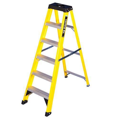 Fibreglass Step Ladder | Professional Electrician's Ladder | Manutan UK